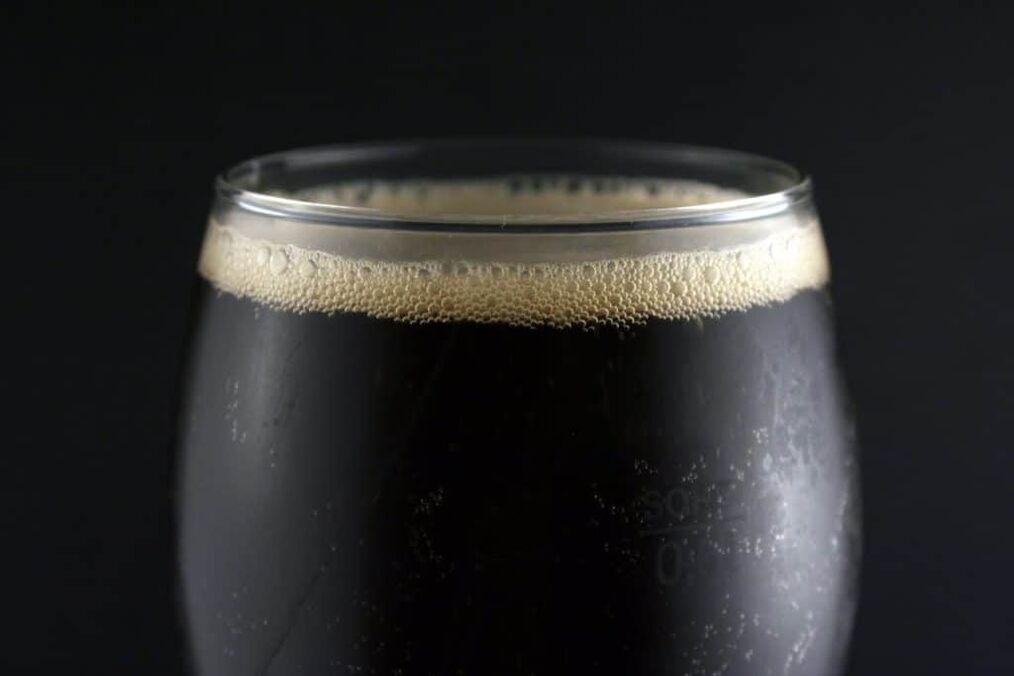 uống bia đen có bị vảy nến không